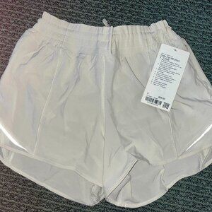 NWT LuluLemon Sz 8 Hotty Hot Short 4" Lined